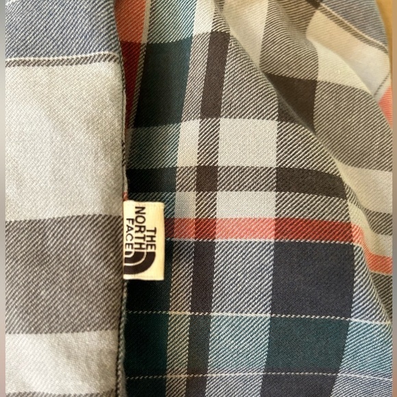 The North Face womens button down plaid long sleeve multi colored shirt Sz-M N5 - Picture 11 of 11
